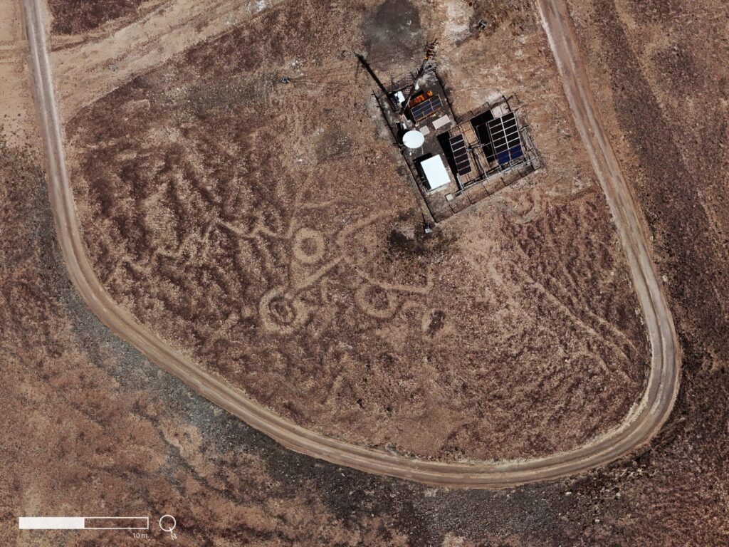 Geoglifos de La Encañada. Créditos (CC-BY): cortesía de Gonzalo Pimentel, Fundación Desierto de Atacama.