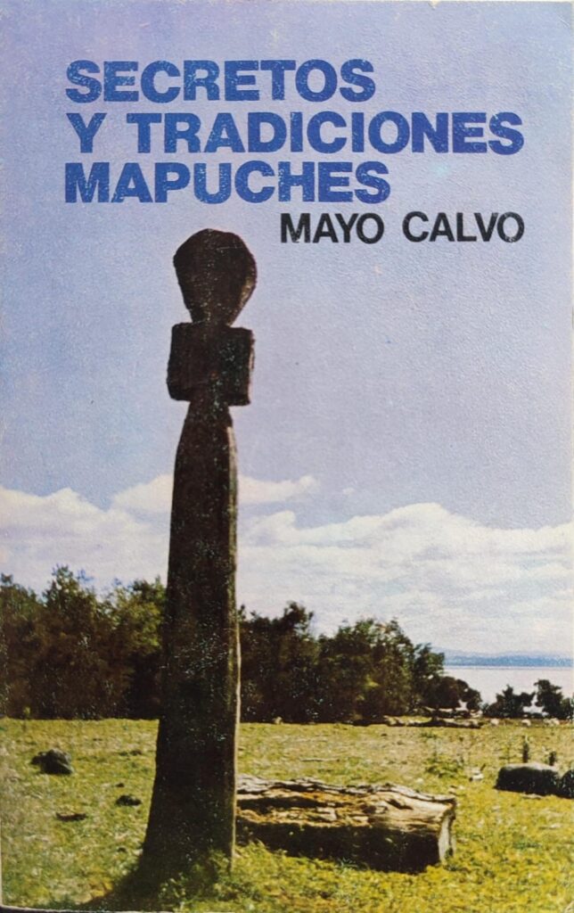 Portada del libro Secretos y tradiciones mapuches, elaborado en base al material proveniente de entrevistas en terreno grabadas en cinta magnética por Mayo Calvo. Créditos: Cortesía del Museo Nacional de Historia Natural (MNHN)