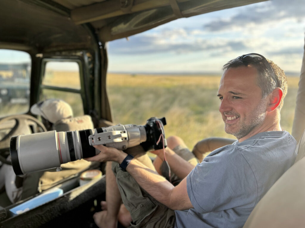 Simon Blakeney en la locación de grabación. Créditos: National Geographic/Jane Atkins.