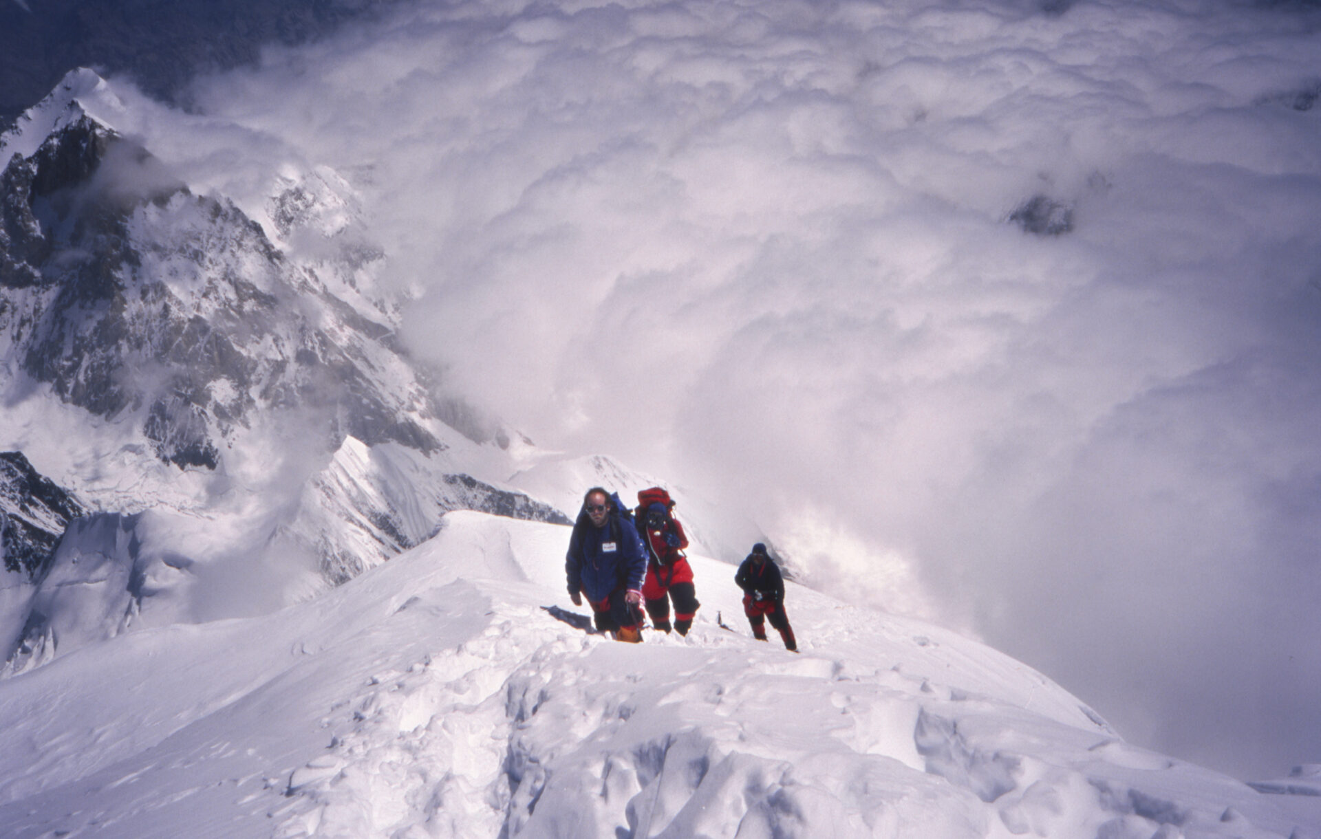 30 años del primer ascenso chileno al K2: revelan fotografías inéditas de una de las mayores hazañas del montañismo nacional