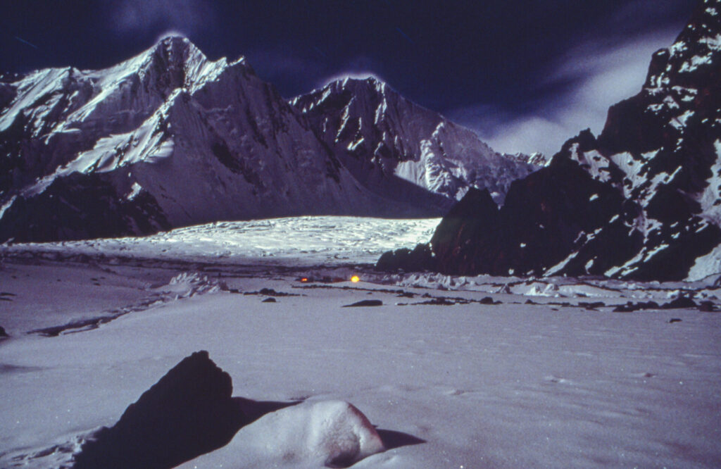 Ascenso K2 año 1996 Créditos: Vertical