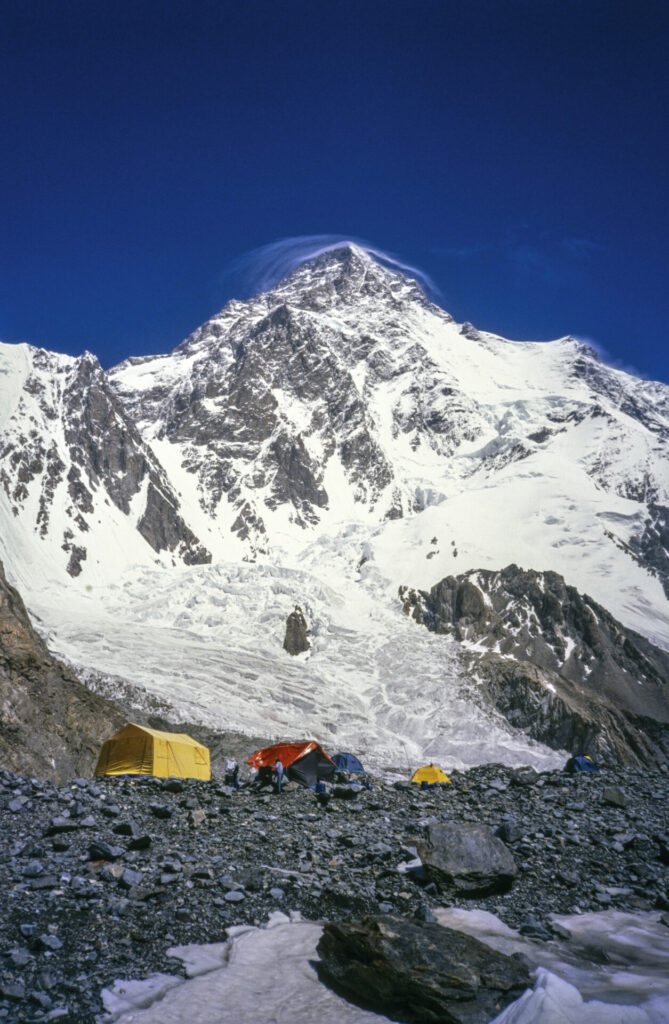 Ascenso K2 año 1996 Créditos: Vertical