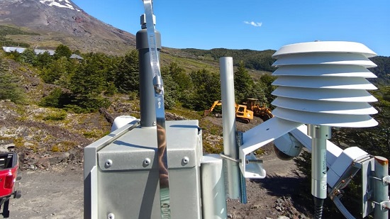 Estación de monitoreo en volcán Villarrica, Chile.
Créditos: Instituto Milenio Ckelar Volcanes