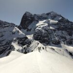 Valle del Arenas, foto tomada en el cerro Unión. La montaña increíble que se ve al fondo a la derecha es el cerro Morado y a la izquierda el mirador del Morado. Créditos: Andes Touring.