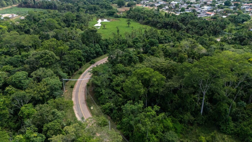 Vista aérea de uno de los puentes instalados en Alta Floresta.
Foto: cortesía programa Alta Floresta Não Atropela