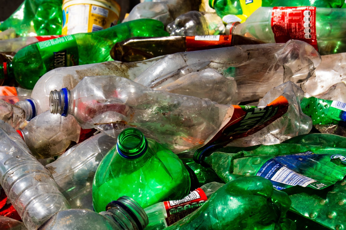 Buscan regular por primera vez las sustancias químicas peligrosas presentes en los plásticos