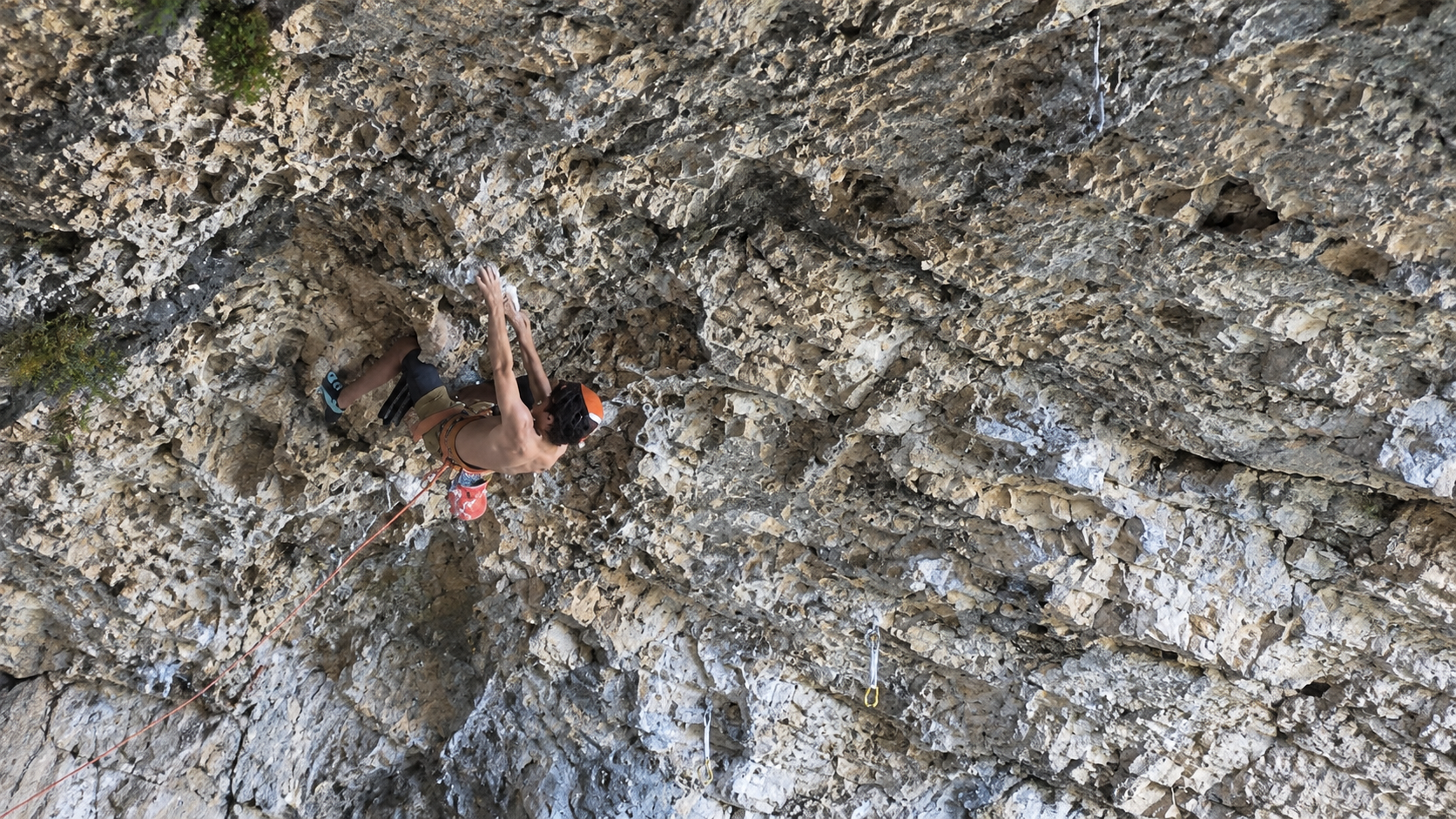 Un hito en la escalada mundial: chileno Leo Cea, de 13 años, se transforma en el deportista más joven en lograr un encadenamiento de alto nivel en Rodellar