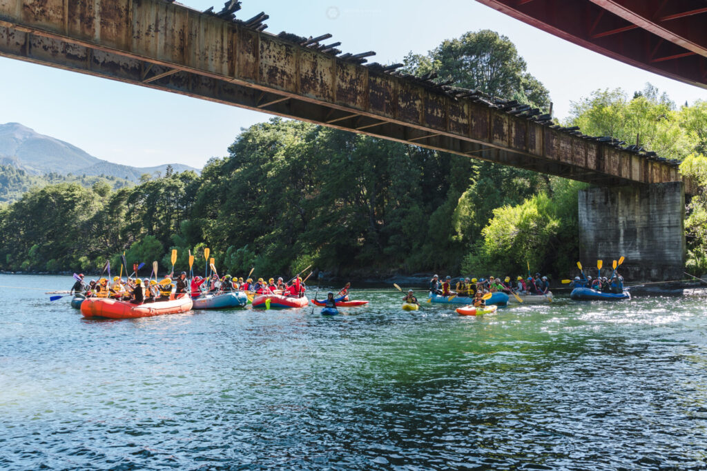 El inicio de la expedición del río Palena ocurre desde el puente a la entrada de la localidad.
Créditos: German Weber