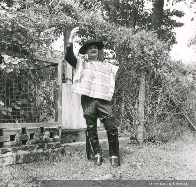 hueso con chamanto de doñihue c Antonio Quintana Archivo Fotográfico y Digital, Memoria Chilena
