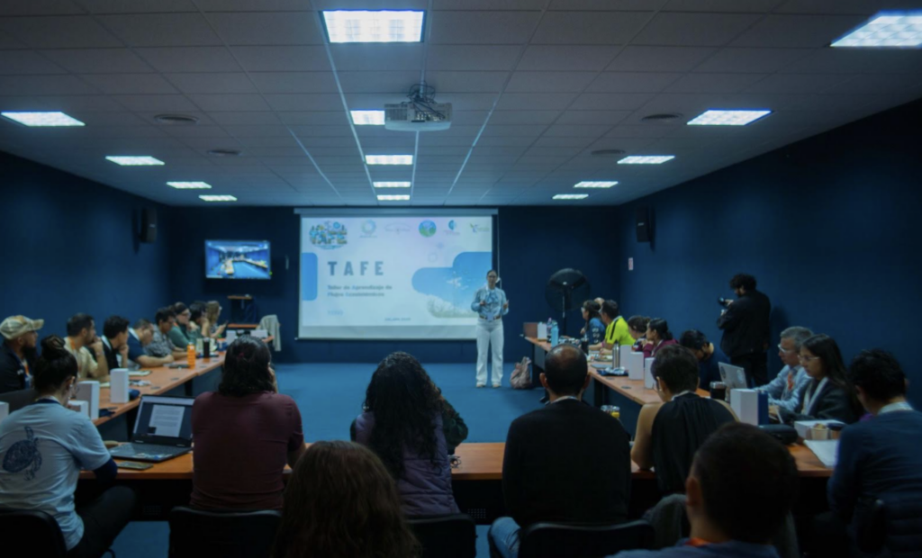 Investigadores y estudiantes durante el Taller de Aprendizaje de Flujos Ecosistémicos TAFE en Latinoamérica. Cortesía: Instituto de Ecología UNAM