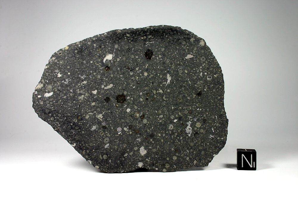 Las meteoritas conservan material primitivo del sistema solar y permite estudiar las condiciones químicas que existían antes de la formación de los planetas. Créditos: Matteo Chinellato (Wikimedia Commons)