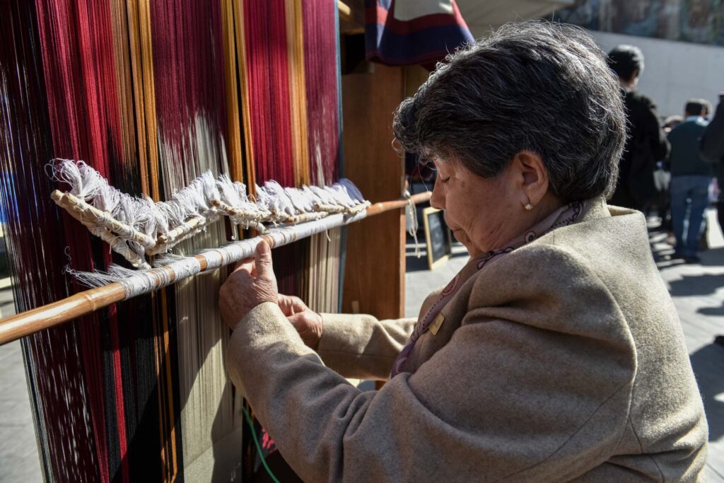 Tejedora Chamantos de Doñihue - Sello de Origen Instituto Nacional de Propiedad Industrial (INAPI)