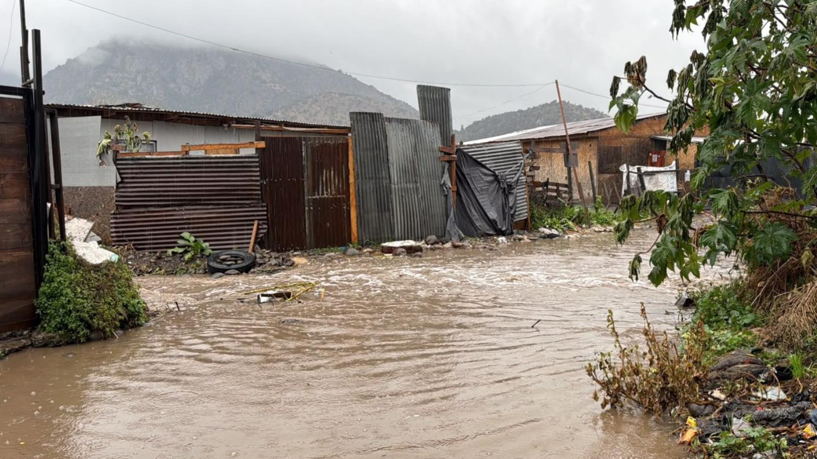 ¿Qué factores explican esta emergencia? Río Mapocho se desborda en Talagante y El Monte tras intensas lluvias en la RM