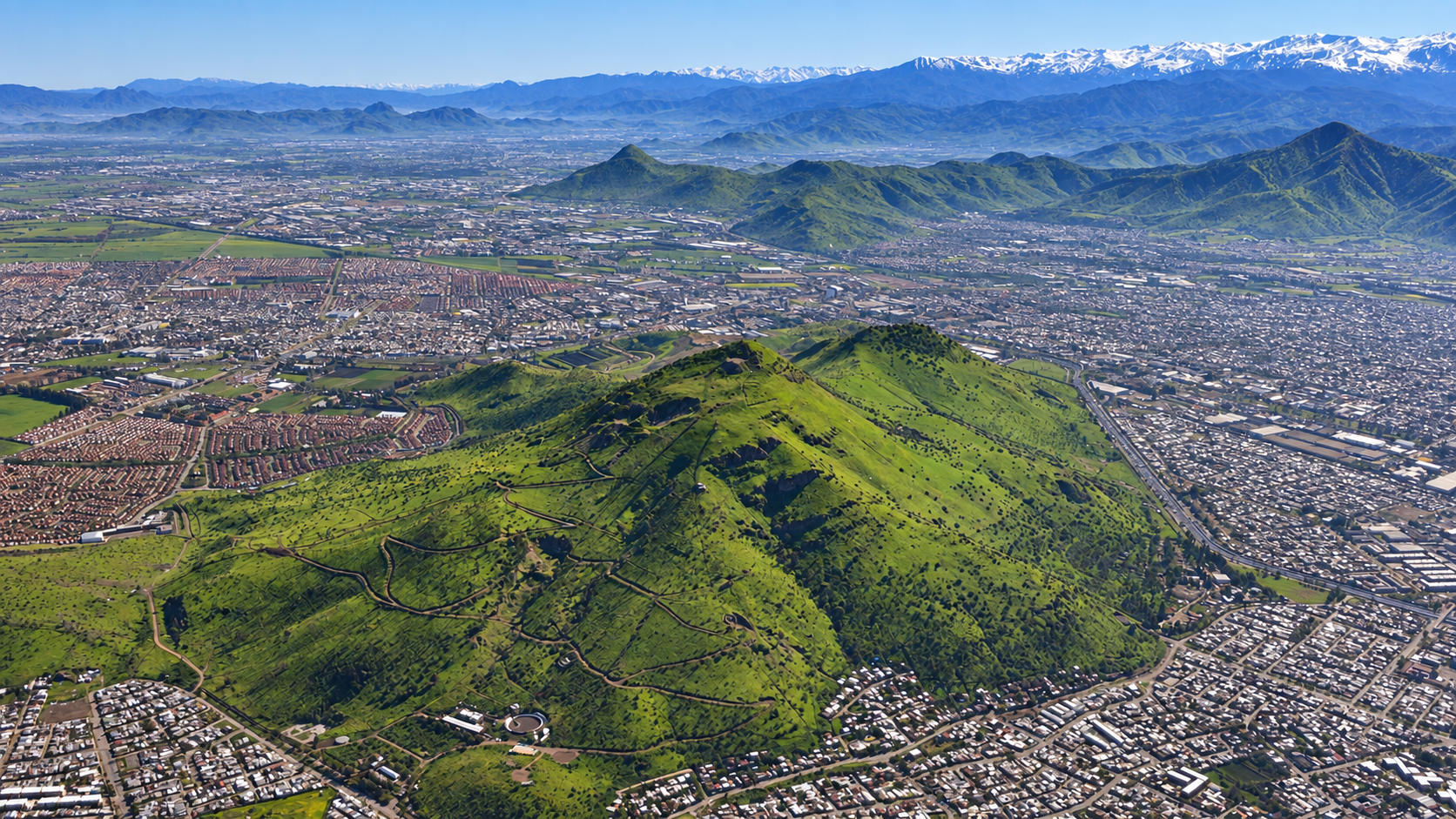 OPINIÓN | Los cerros que devuelven vida a Santiago